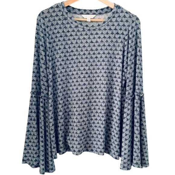 LC Lauren Conrad Bell Sleeve Long Sleeve Shirt Top Size Medium / Hearts Pattern. - Picture 1 of 17